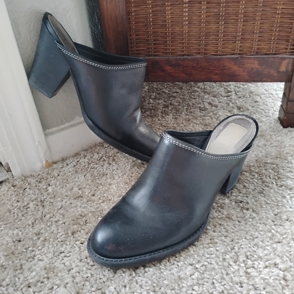 Gianni Bini Black Leather Slip-On Mule Clogs - Picture 2 of 5